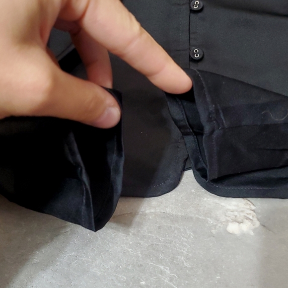 NWOT Guess Elegant Black Cold-Shoulder Long Sleeves Blouse Top. Black. Size M. - Picture 4 of 13